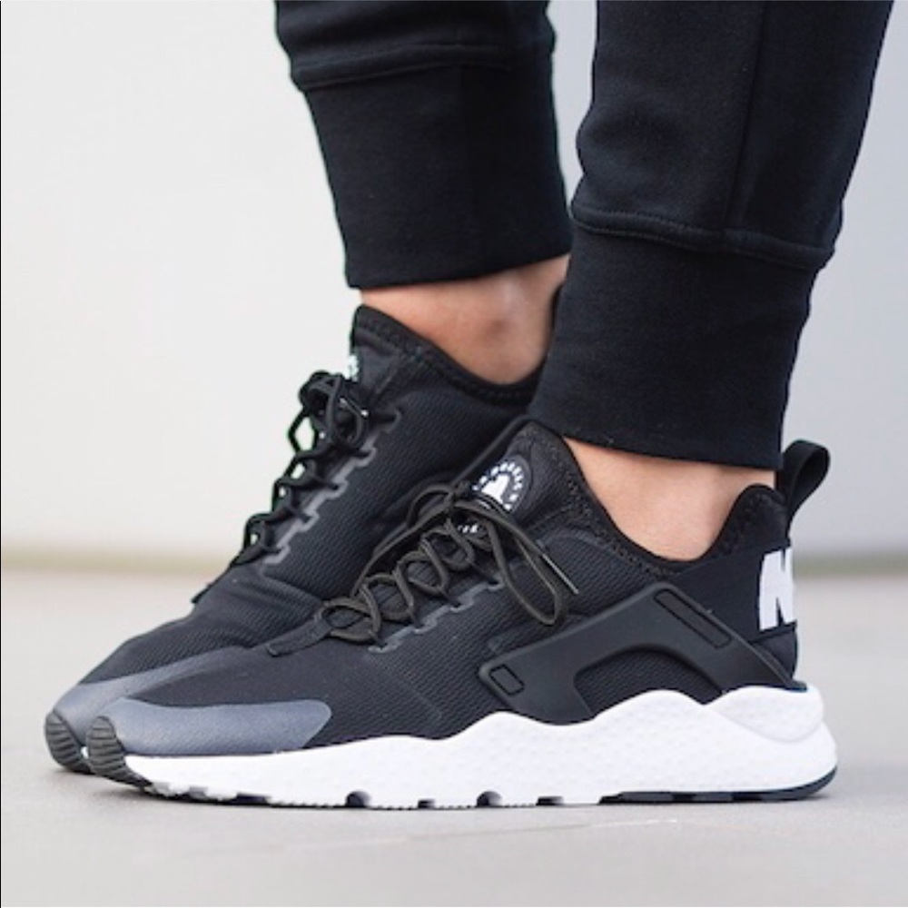 Nike Air Huarache Black & White NWOT